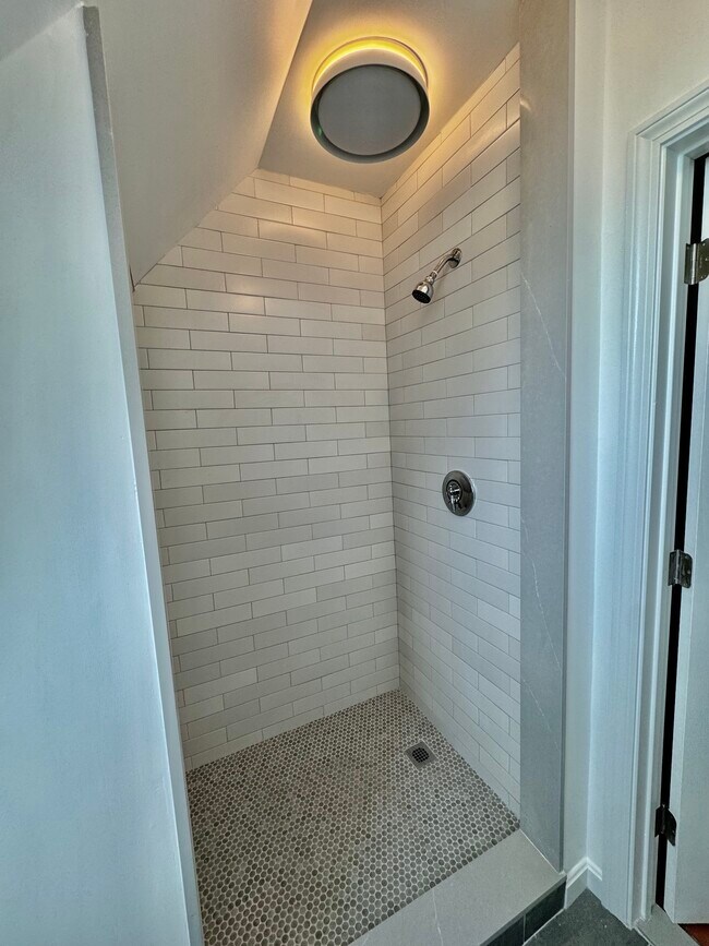 Building Photo - 8 Trafford St