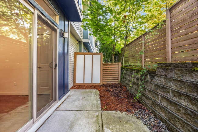 Building Photo - 2160 Yakima Ct