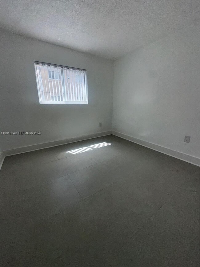 Building Photo - 500 NW 24th Ave