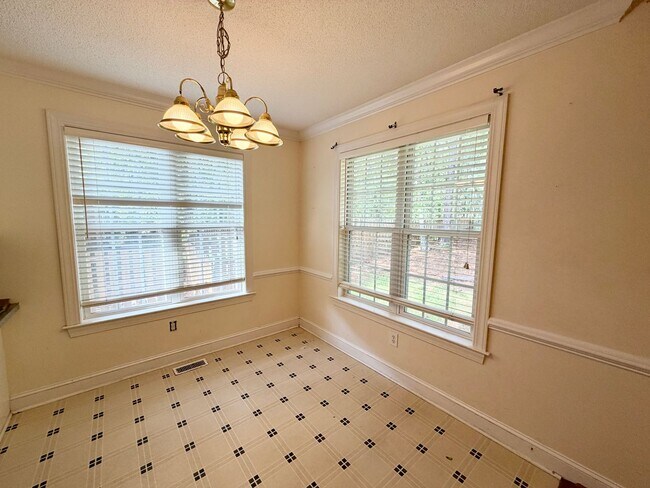 Building Photo - 13 Box Turtle Ct
