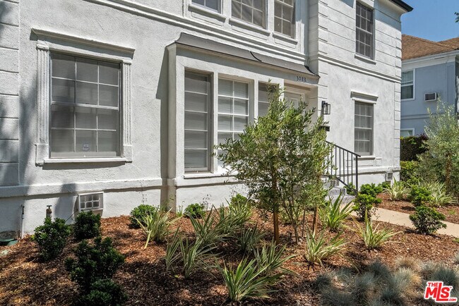 Building Photo - 308 S Reeves Dr