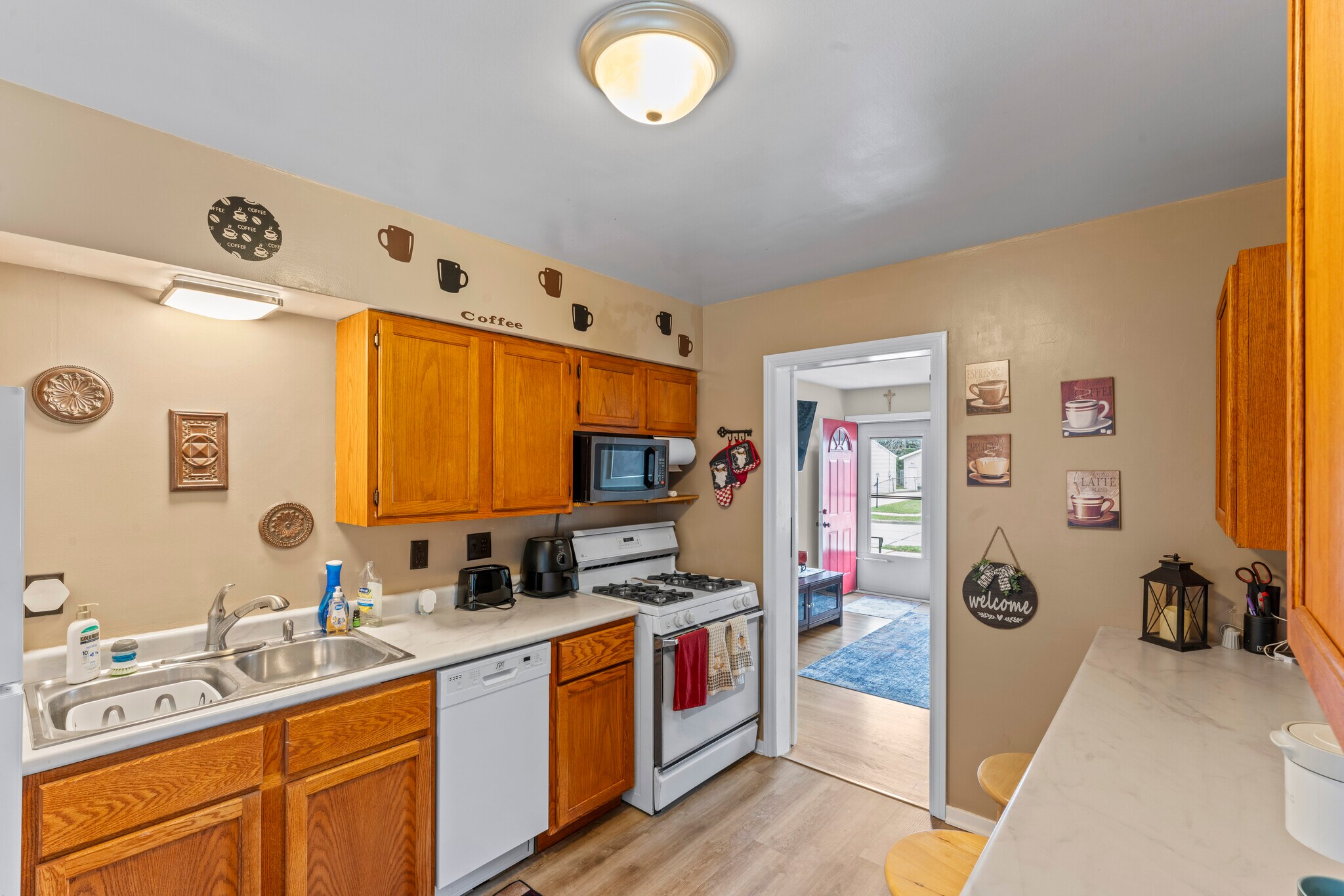 Kitchen - 2515 E Crescent St
