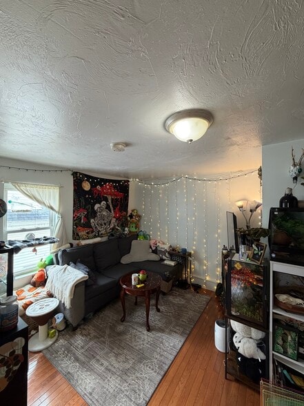 Building Photo - 66 Pleasant St