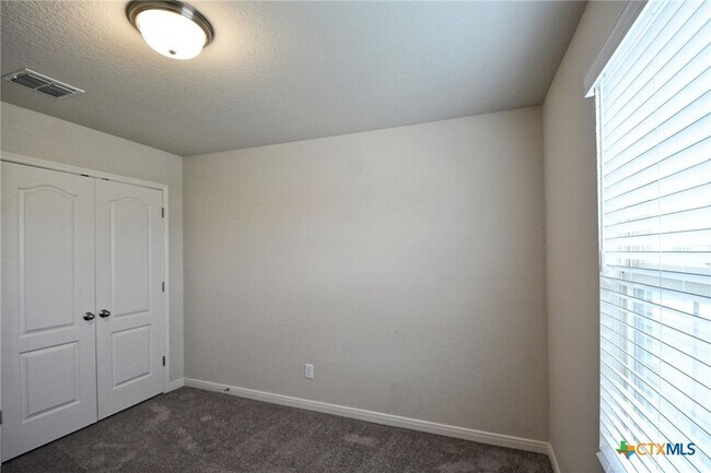 Building Photo - 528 Willow Valley St