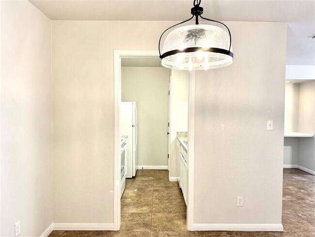 Building Photo - 1202 Thorpe Ln
