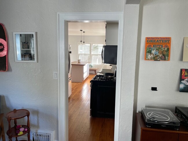 Into kitchen. - 826 Hall St