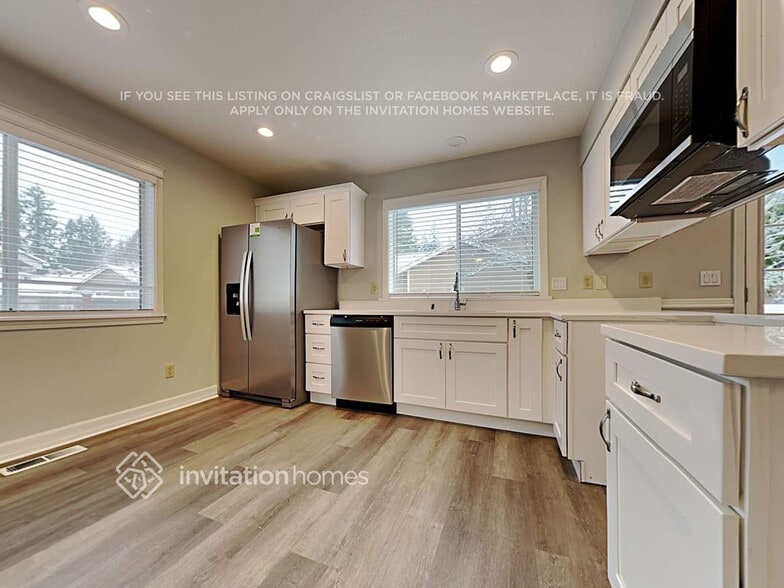 Building Photo - 1722 Mapleview Ct NE