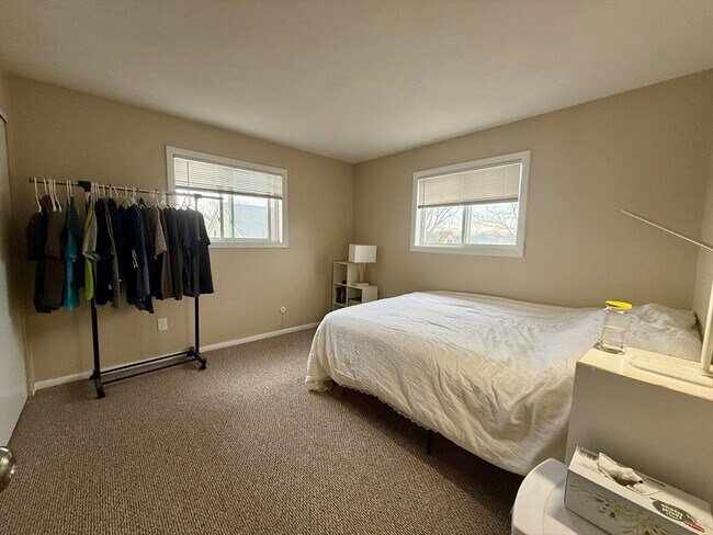 Building Photo - 69 Newton St