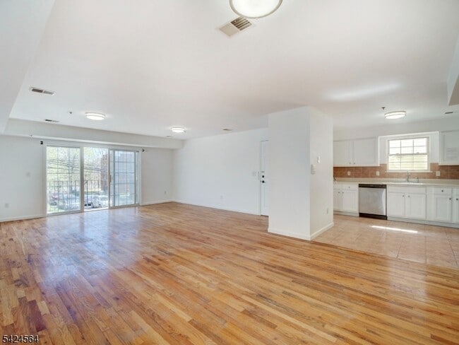 Building Photo - 54 Bragaw Ave
