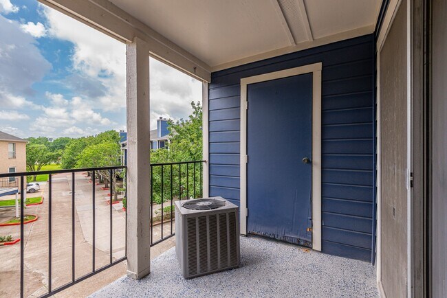 Building Photo - 18519 Egret Bay Blvd