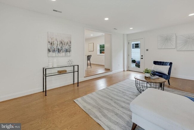 Building Photo - 14332 Belleville Ave