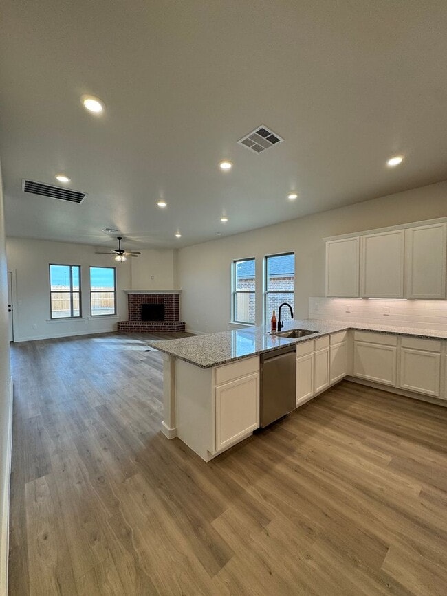 Building Photo - Fabulous Luxury Newer 2025 Build 3/2/2