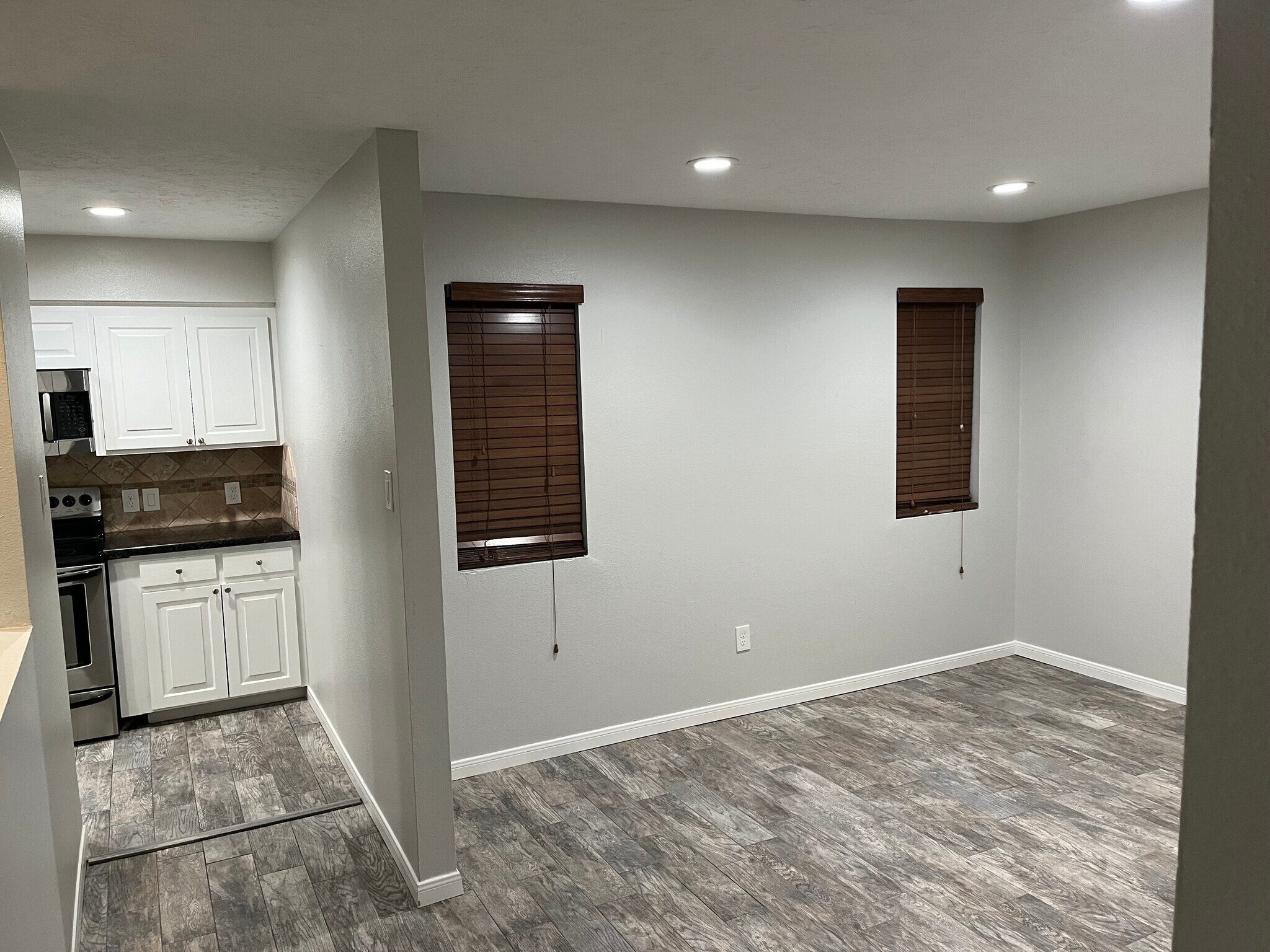 Building Photo - 1503 Wimbledon Dr