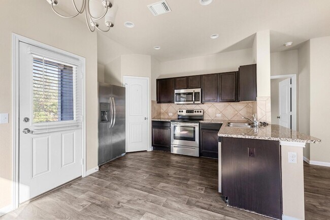 Building Photo - 910 Comal Run