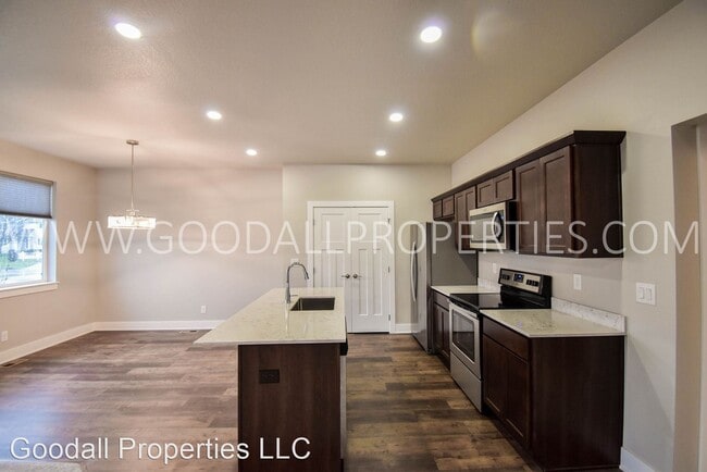 Building Photo - 3 br, 2.5 bath House - 312 N Warrior Lane