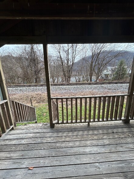 Building Photo - 7370 E Dupont Ave