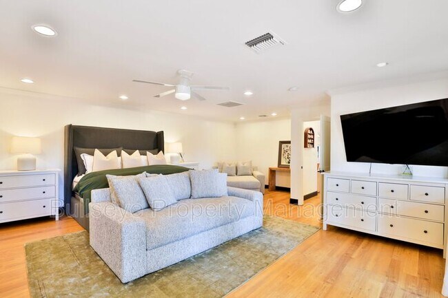 Building Photo - 2672 E Mesquite St