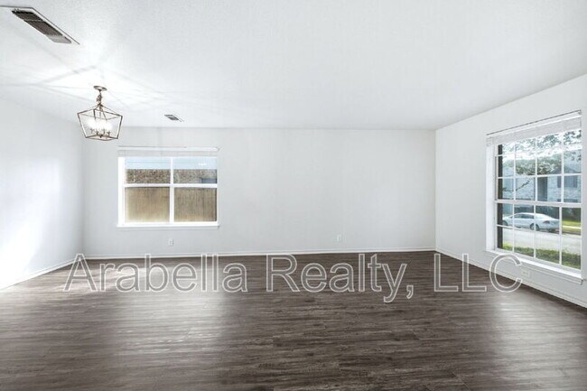 Building Photo - 832 Dimrock