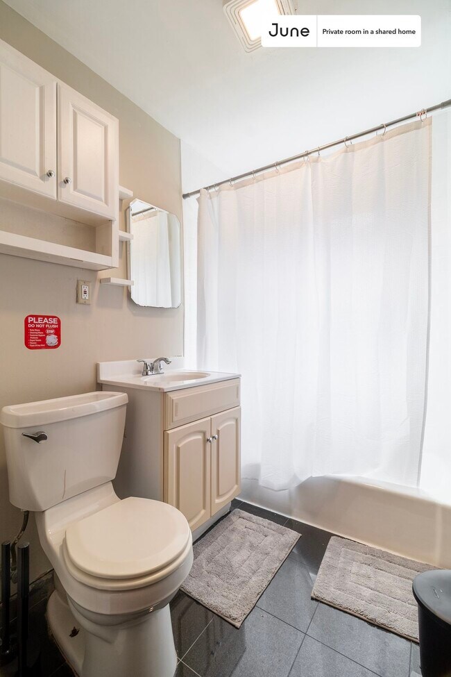 Building Photo - Room in Shared 4 bed/1 bath home in Somerville