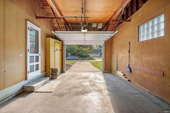 Building Photo - 128 Manor Ave