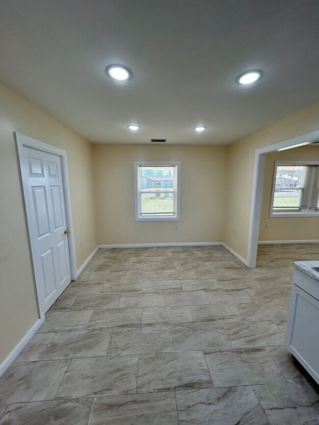 Building Photo - 2433 Wakulla Ave