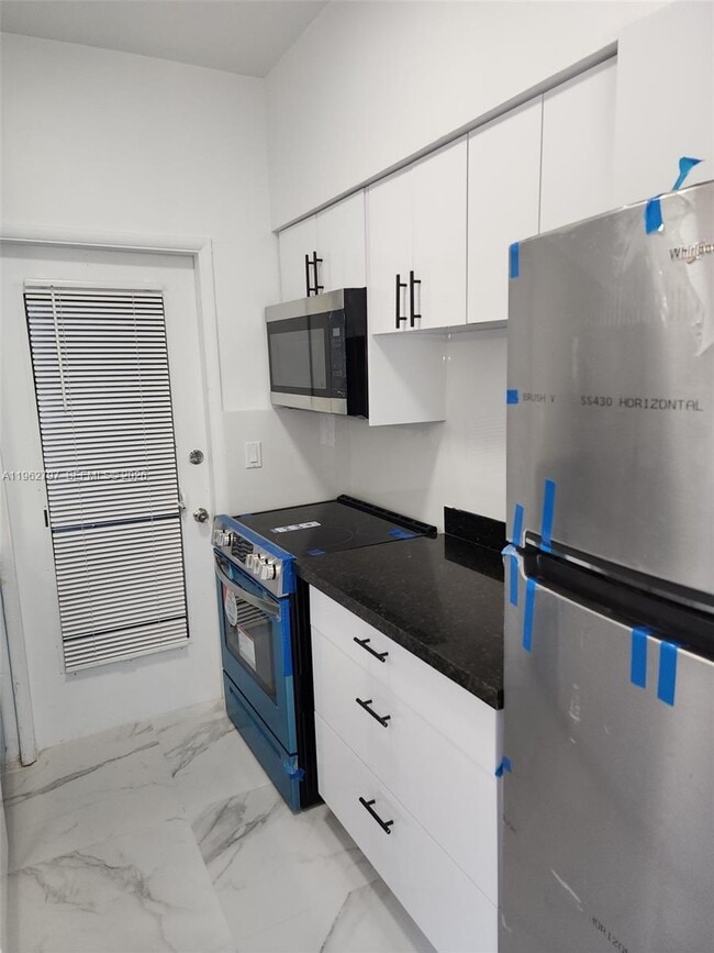 Building Photo - 2101 Normandy Dr