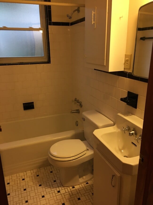 Building Photo - 426 Hobcaw Dr