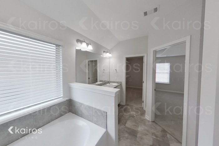 Building Photo - 782 Heather Dr