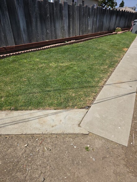 Building Photo - 1056 Pajaro St