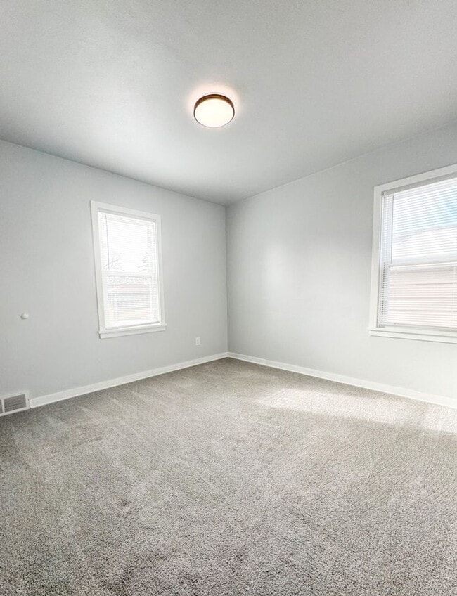 Building Photo - Beautiful 3 Bedroom 1 Bath Ranch Style Single Family Home!