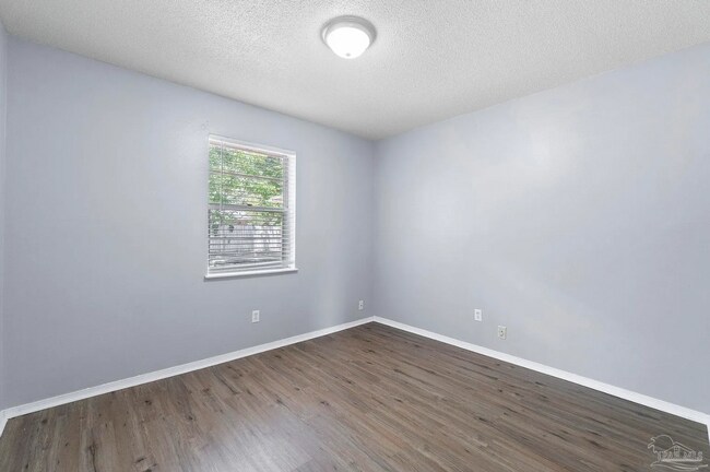 Building Photo - Scenic Heights Living at an Affordable Price!