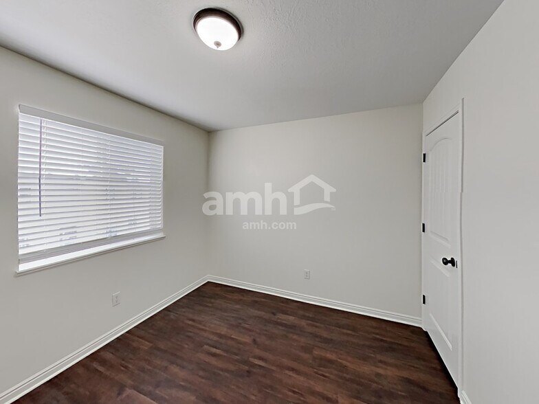 Building Photo - 7506 Addison Ave