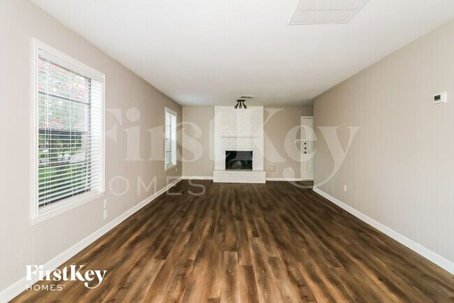 Building Photo - 2703 Shady Bayou Ln