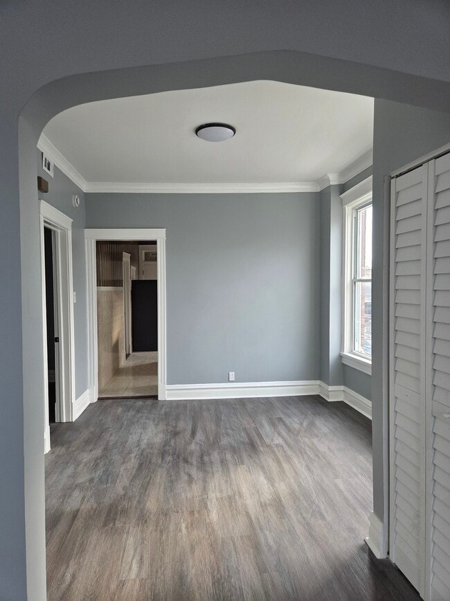 Building Photo - 1425 W 62nd St