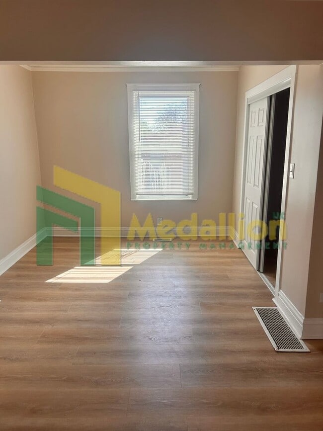 Building Photo - Spacious 1-Bedroom Single-Family Home with Large Fenced Yard