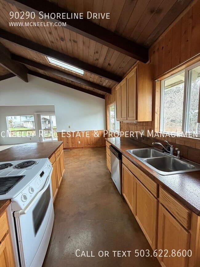 Building Photo - 90290 Shoreline Dr