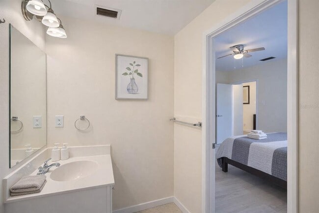 Building Photo - 501 S Magnolia Ave