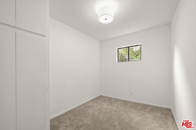 Building Photo - 10384 Northvale Rd