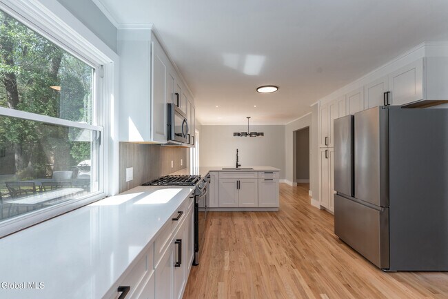 Building Photo - 3 Heather Ln