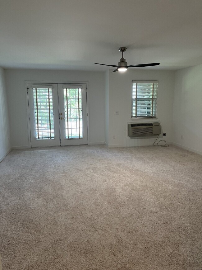 Building Photo - 1622 Brentwood Pointe