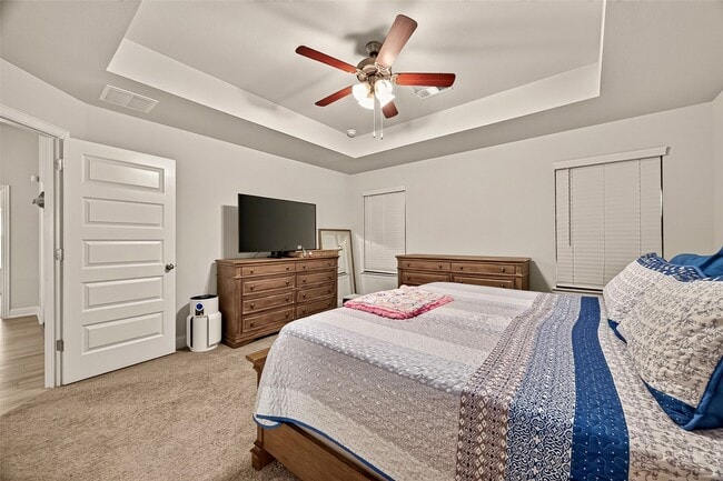 Building Photo - 2605 Golden Palms Ln
