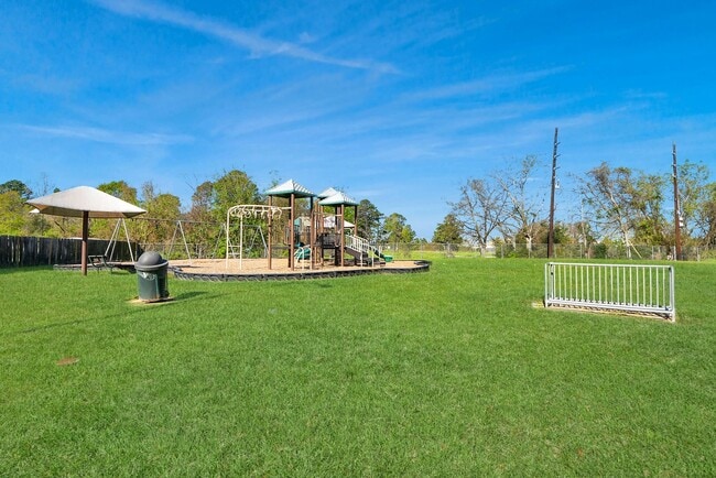 Building Photo - 403 Willow W Dr