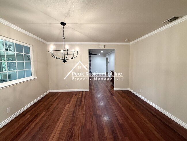 Building Photo - Spacious 3bd/2ba Carmichael Home With Sun Room