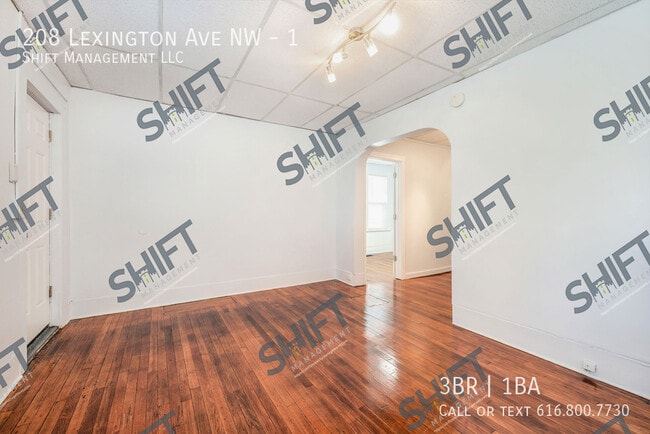 Building Photo - 208 Lexington Ave NW