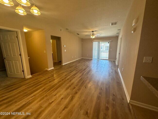 Building Photo - 7062 Snowy Canyon Dr