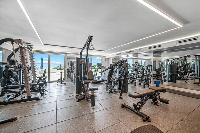 Building Photo - 345 Ocean Dr