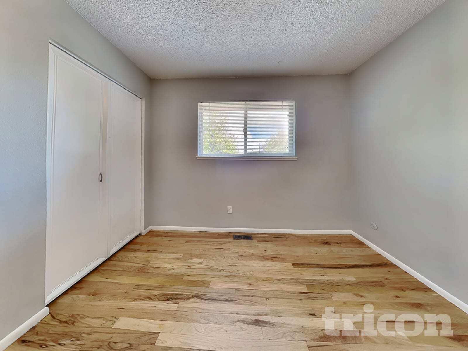 Building Photo - 1400 Ebbetts Dr