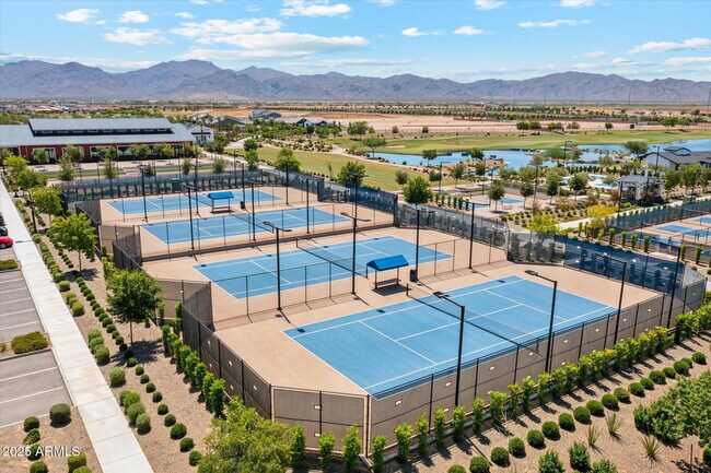 Building Photo - 11138 N San Clemente St