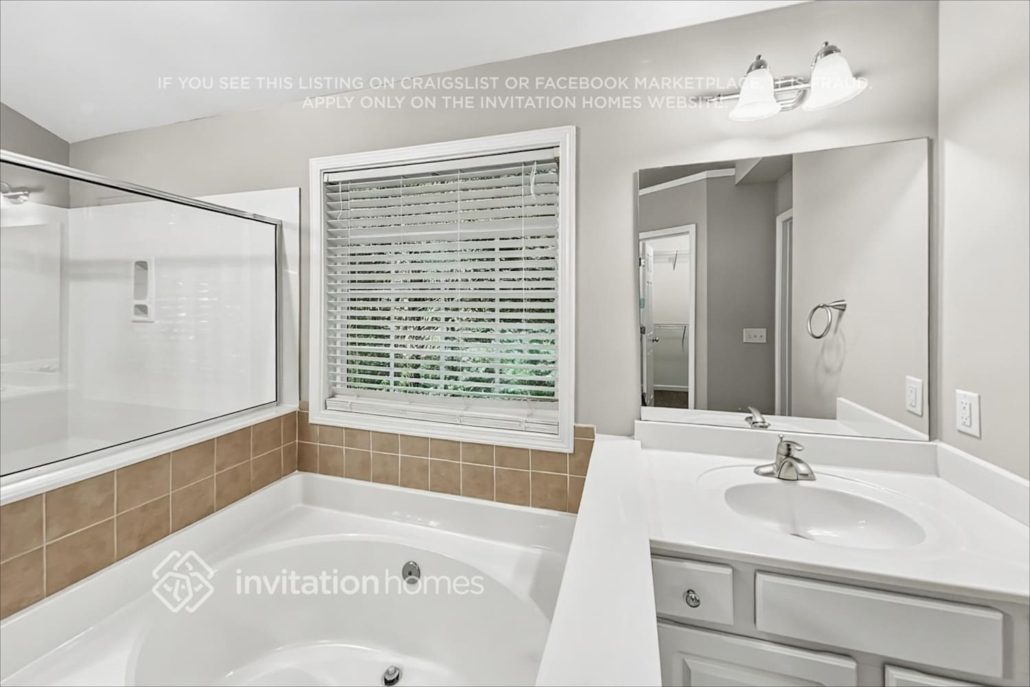 Building Photo - 8920 Watersedge Ct