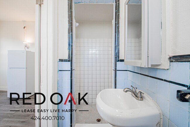 Building Photo - 302 Alexandria Ave